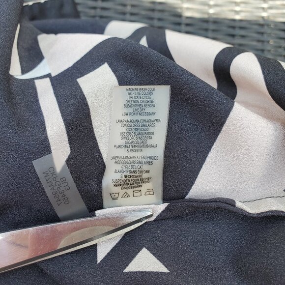 Calvin Klein Geometric Pattern Button Down Tab Sleeve Size L - Picture 13 of 15